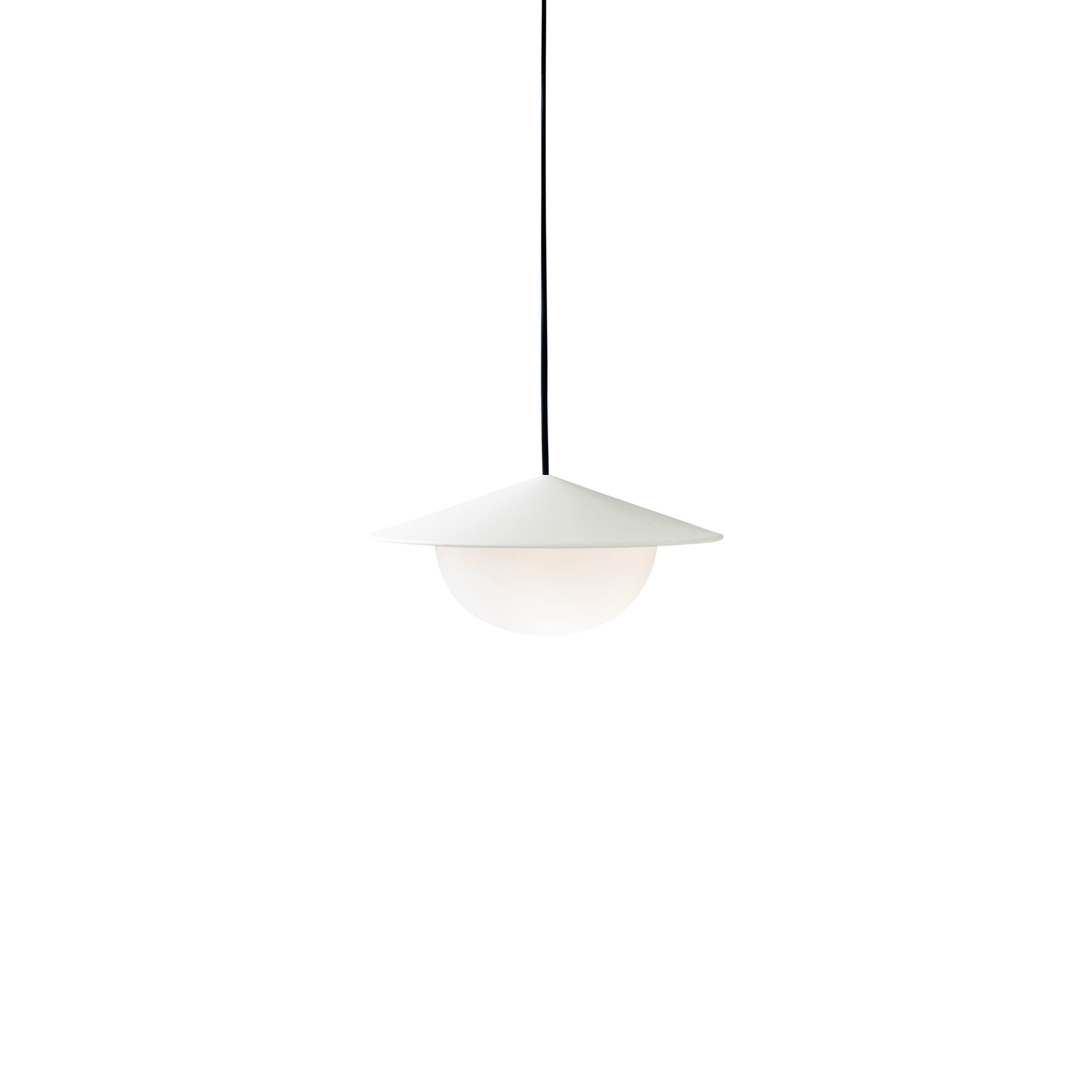 AGO_ALLEY_Pendant_Small_EggWhite_01(high)_8_11zon